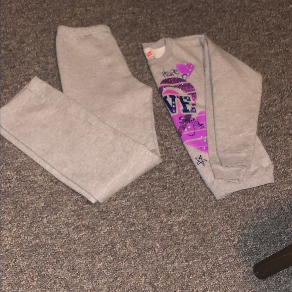 Used set by Hanes : sweaters size L pant L